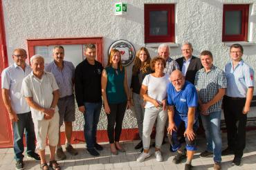 Dank an die Sponsoren und Verantwortlichen: Manfred Eger (FF Baldingen), Artur Neureither (Gesangsverein) , Thomas Mittring (Stadtrat), Christian Kirchenbaur (Goldbach-Schützen), Rita Ortler (Stadträtin), Regina Bach (Raiffeisen-Volksbank), Karl Soldner (SRK), Gerhard Abtmayr (GVV), Thomas Meier (Bavaria Tankstelle), Jochen Fackler (FF); vorne Ehepaar Böhnle. Es waren entschuldigt: Friedrich Wörlen, Sparkasse Nördlingen, Gabi Fograscher, Helmut Guckert, Herr Eger Benninger, Jörg Schwenger