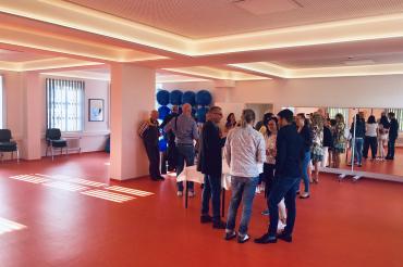 Das Bild zeigt das neue Bewegungsstudio am Tag der Übergabe.