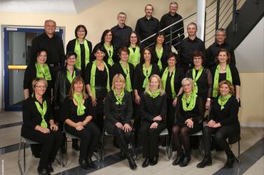 Das Bild zeigt die beiden Chöre aus dem Ostalbkreis singen in der Nördlingen St. Salvatorkirche