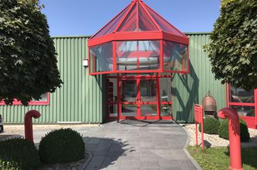 Mittlerweile ist die Mayrei ein mittelständisches, familiengeführtes Unternehmen. Die Firmensitz ist heute in der Joseph-Gänsler- Straße in Riedlingen.