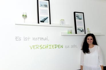 Das Bild zeigt Franziska Nisseler in einem ihrer neuen Praxisräume