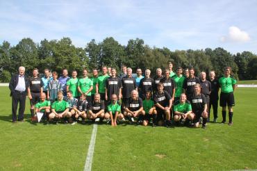 Das Bild zeigt das Benefizspiel zwischen den Mond-Spritzern und einer Inklusionmannschaft der Lebenshilfe Donau-Ries