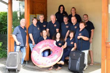 Das Bild zeigt die Theatergruppe Riesrandstadl