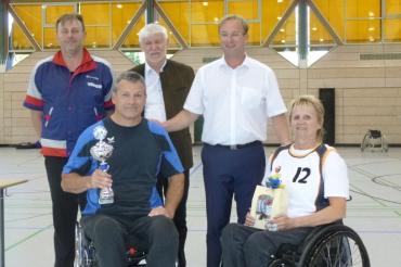 Von h.v.l.n.r.: 2. Vorsitzender des BVSV  Johann Huber, 3. stellvertr. Landrat Dr. Peter Thrul, MdL Wolfgang Fackler (kb)