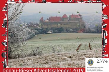 Das Bild zeigt den neuen Adventskalender des Lions-Clubs Donauwörth