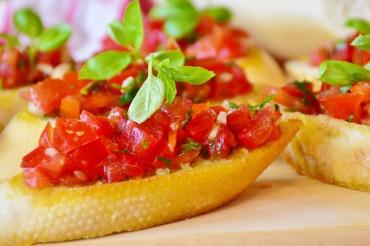 Das Bild zeigt belegte Brötchen