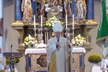 Das Bild zeigt den Weihbischof Florian Wörner in der Herrgottsruhkapelle zum 300. Weihejubiläum