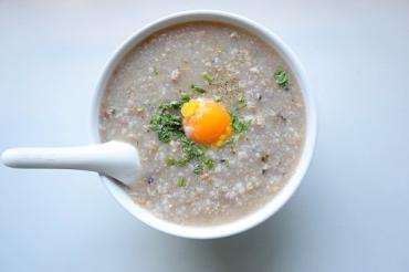 Das Bild zeigt einen Babybrei