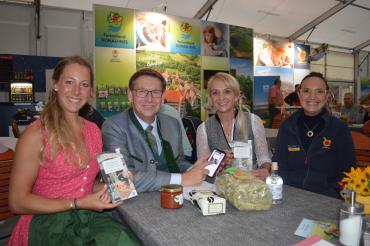v.l. Barbara Wunder, Landrat Stefan Rößle, Stefanie Fieger und Heike Burkhardt
