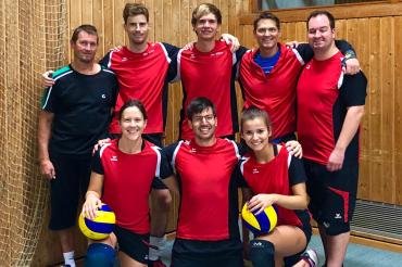 Auf dem Bild: Wolfgang Stöckle, Michael Gesell, Sebastian Schweinbeck, Robert Schiele, Michael Lahner, Bettina Lechner, Manuel Lindig, Ann-Sophie Böswald