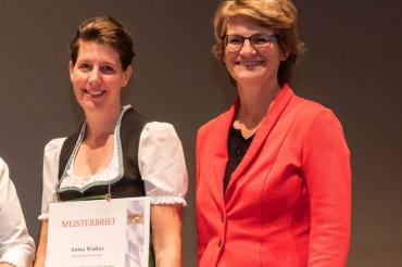 Das Bild zeigt von links: Anita Walter, Brigitte Steinle