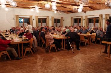 Das Bild zeigt Jürgen Sorré bei seiner "Kennenlernrunde" 