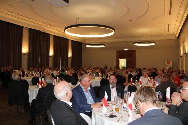 Das Bild zeigt die Jubilarfeier langjähriger Mitarbeiter der IG Metall Augsburg