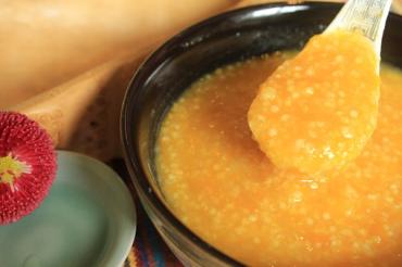 Das Bild zeigt einen Brei aus Kürbis