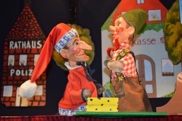 Das Bild zeigt das Figurentheater "Kasperle und die freche Maus"
