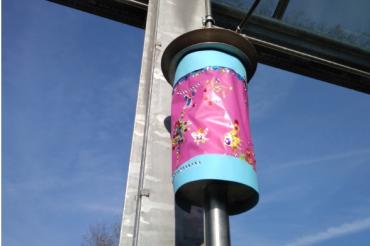 Das Bild zeigt eine von einem Kind gebastelte Laterne