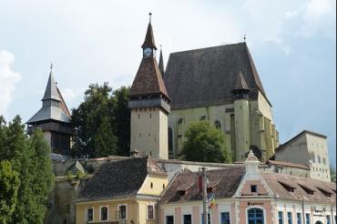 Das Bild zeigt die Kirchenburg in Siebenbürgen
