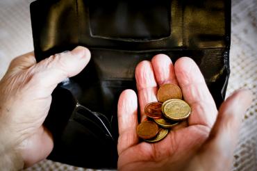 Trotz jahrzehntelanger Arbeit sind immer mehr Menschen von Altersarmut bedroht. Die Gewerkschaft NGG fordert die Politik auf, gegen diesen Trend vorzugehen und rasch eine Grundrente einzuführen.