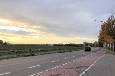 Die Mertinger Straße in Asbach-Bäumenheim soll verlegt werden. 