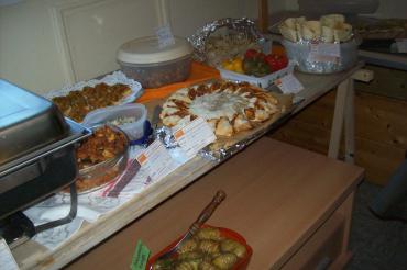 Ein Buffet mit veganen Gerichten