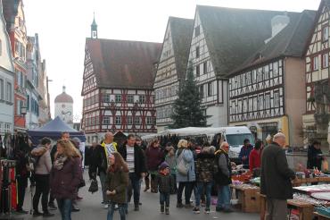 Besucher auf dem Wintermarkt