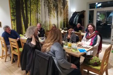 Das Bild zeigt den dritten Plastikfrei Stammtisch in der Frechen Erbse in Donauwörth