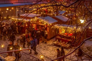 Das Bild zeigt den Oettinger Christkindlesmarkt