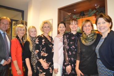 Das Bild zeigt MdL Wolfgang Fackler, Monika Nawrath, Beisitzerin, Sarah Bauer, Schriftführerin, Sandra Eireiner, Vorsitzende, Anja Maindok, stv. Vorsitzende, Kathrin Haider, Kassiererin, Christa Karmann, Beisitzerin und Claudia Marb, Kreisvorsitzende der FU Donau-Ries. 