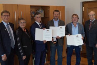 Auf dem Bild zu sehen (von links): Stefan Rößle, Anita Färber (2. Bürgermeisterin Monheim), Günther Pfefferer 1. (Bürgermeister Monheim), Herbert Löfflad (2. Bürgermeister Otting), Norbert Vogel (Gemeinderat in Otting), Johann Bernreuther (1. Bürgermeister Otting). 