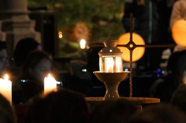 Religiöse Andacht mit Kerzen