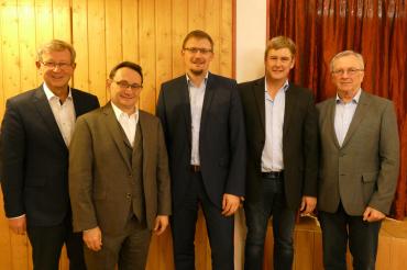 Am vergangenen Sonntagabend nominierte die CSU Münster Jürgen Raab als Bürgermeisterkandidat für die Kommunalwahl 2020. Auf dem Bild zu sehen: Peter Schiele, Bezirksrat, MdB Ulrich Lange, Bürgermeisterkandidat Jürgen Raab, Christian Oßwald, stellvertretender Ortsvorsitzender und der amtierende Bürgermeister Gerhard Pfitzmaier. 