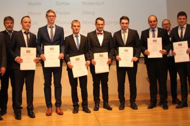 Das Bild zeigt von links: Regierungspräsident Dr. Erwin Lohner (RvS), Karlheinz Kilian (Vors. VLM Schwaben), Martin Sienz (Kleinerdlingen), Florian Mayer (Otting), Stefan Martin (Wallerdorf), Michael Kraus (Zirgesheim), Jonas Kornmann (Harburg), Michael Keiß (Amerdingen), Thomas Rühl (Mönchsdeggingen), Benjamin Herrle (Ehringen), Manfred Faber (AELF Nördlingen)