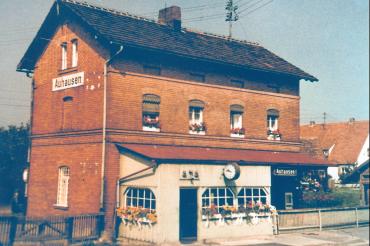 Das alte Bahnhofsgebäude in Auhausen