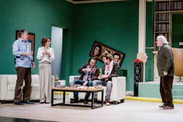 Das Bild zeigt die Theateraufführung "Eine Stunde Ruhe"