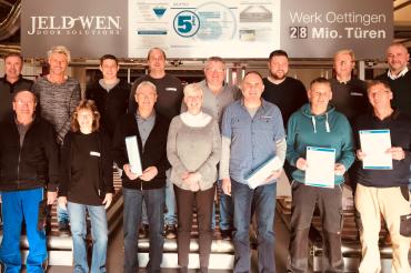 Die geehrten Mitarbeiter mit den Vorgesetzten