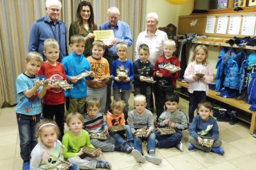 Das Bild zeigt von links nach rechts: Xaver Schiele Mitglied, Anita Wiedemann Leitung, Rudi und Renate Wachinger Mitglieder vom Obst- und Gartenbauverein Amerdingen/Bollstadt