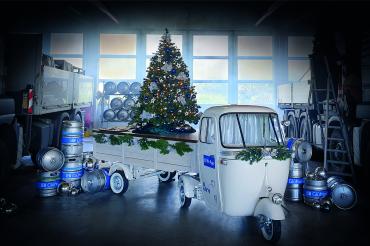 Weihnachtlich geschmückt geht die LEW-Ape im Dezember auf Adventstour. Dabei kommt sie auch nach Donauwörth. 