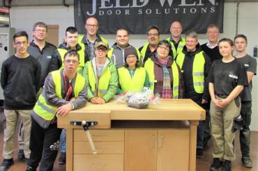 Mitarbeiter von Jeld-Wen und Lebenshilfe