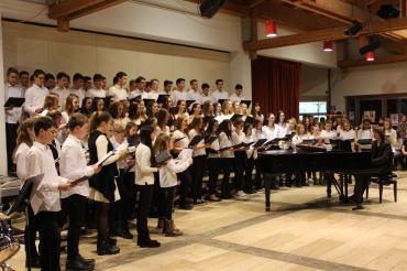 Um die letzte Schulwoche stimmungsvoll abzurunden, laden die Musiker des Theodor-Heuss-Gymnasiums Nördlingen 19. Dezember 2019 zu einem Weihnachtskonzert im Stadtsaal Klösterle ein.