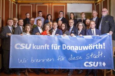 Kandidaten der CSU Donauwörth mit Banner