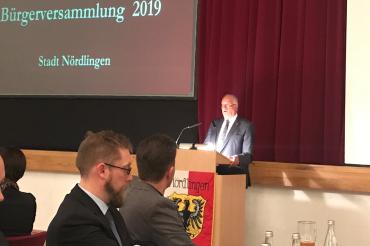 Das Bild zeigt die Bürgerversammlung der Stadt Nördlingen.