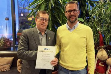 Das Bild zeigt die Ehrung von Gerhard Oswald der CSU Nördlingen.