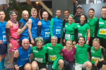 Vorne von links: Matthias Stelzle, Sibylle Brück, Hans Niederhuber, Marie und Markus Wagner und Anneliese Zinke; Hinten von links: Thomas Heinisch, Nicole Fischer, Michael Dambacher, Tobias Link, Andreas Weinig, Volker Paa, Oliver Franke, Susanne Vierkorn, Florian Engert, Daniela Gaag, Steffen Brenner und Stefan Kirchner