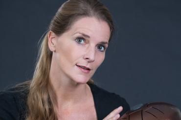 Das Bild zeigt die Geschichtenerzählerin Ulrike Mommendey.