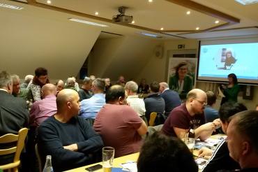 Das Bild zeigt die Wahlversammlung von Bürgermeisterin Petra Wagner in Heuberg.