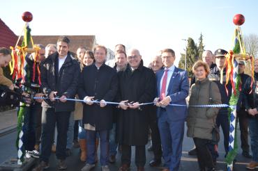 (v.l.) Gerhard Schappin, Leiter Tiefbauamt, Wolfgang Fackler, Hubert Eberle, Bürgermeister und MdL, Stefan Rößle, Landrat. 