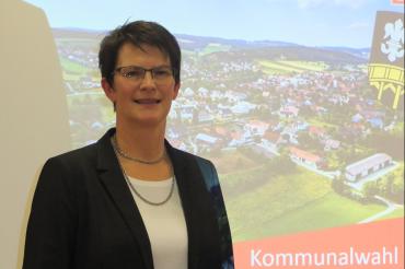 Neben vielen anderen Themen stellte die SPD-Bürgermeisterkandidatin Claudia Müller bei der Wahlversammlung in Ebermergen auch ihre Pläne für die Kinderbetreuung und für die Jugendlichen in Harburg vor. 