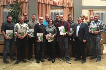 Mitarbeiter Zimmerei Stark mit Urkunden