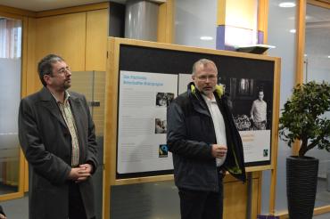 Auf dem Bild zu sehen (von links): Klaus Probst, Vorsitzende des Solidarität für Eine Welt e.V., und Andreas Plohmann, Sprecher der Steuerungsgruppe Fairtrade-Stadt Donauwörth. 