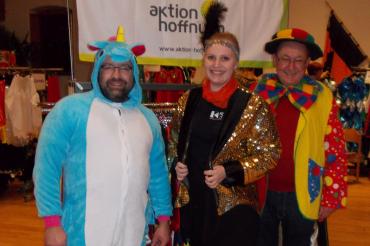 Menschen in Faschingskostümen